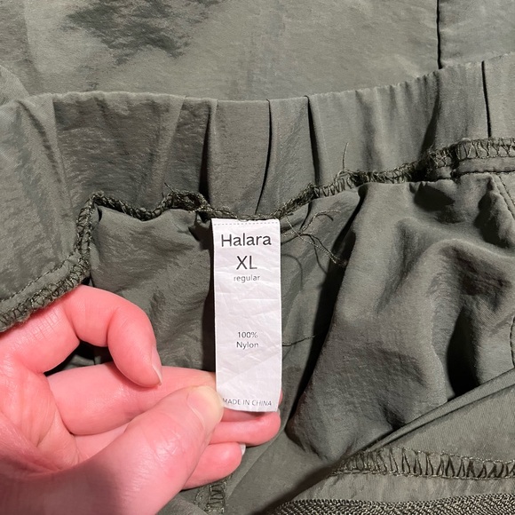 Halara XL cargo flare leg pants - Picture 2 of 6